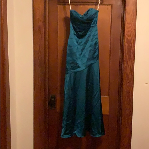 Never used dress/gown - Picture 2 of 6